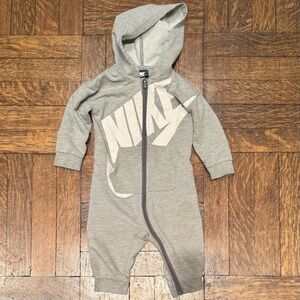 Nike Infant Gray Hooded One Piece Romper Playsuit Size 9-12 Months